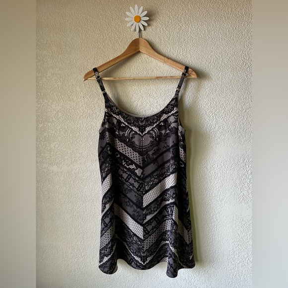 CAbi Black and Beige Camisole Top - Picture 2 of 9